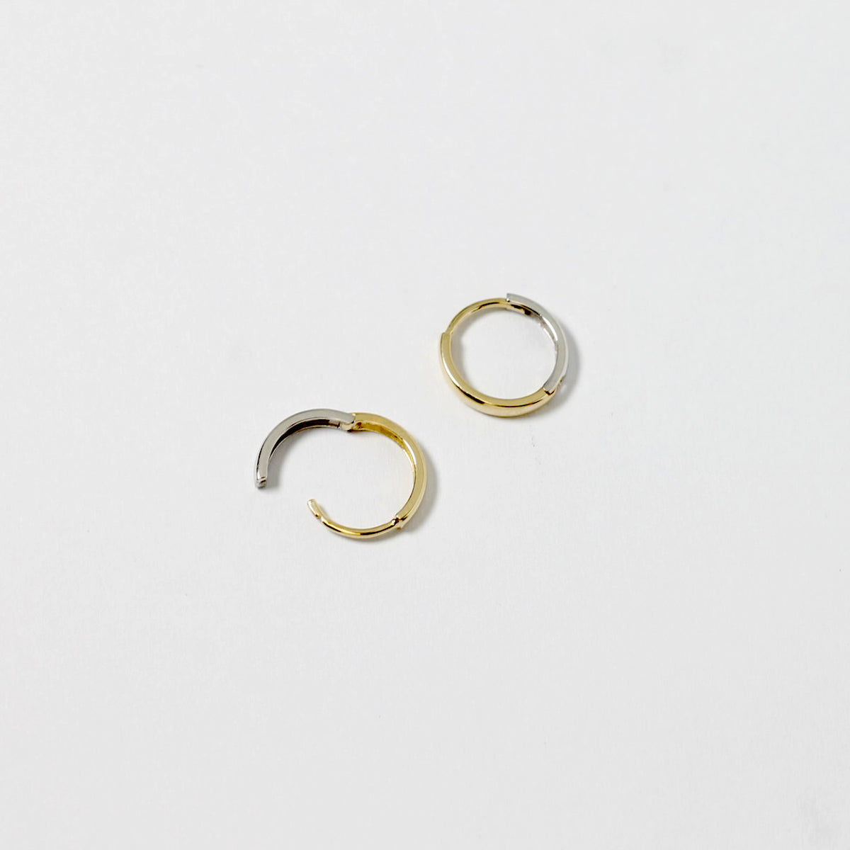 Reversible Dual-Tone Hoops